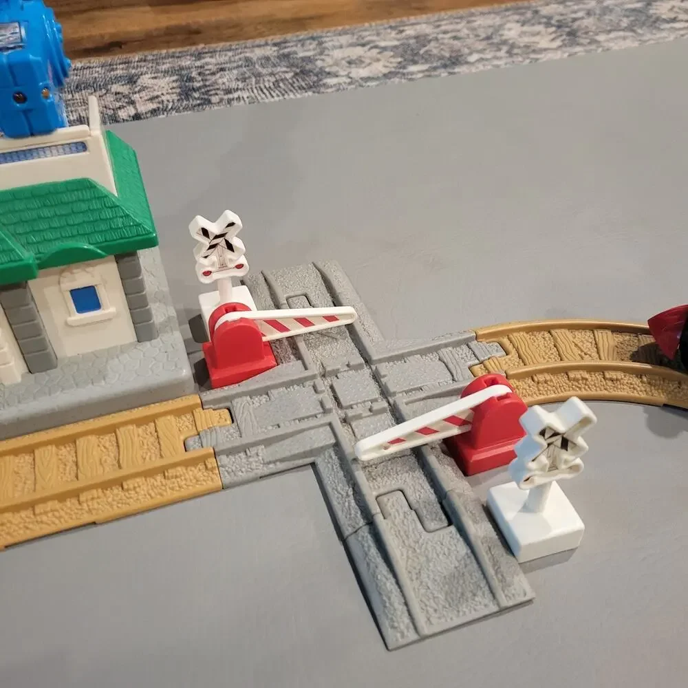 GeoTrax B1836 Tracktown Railway Fisher Price Incomplete Geo Trax Set